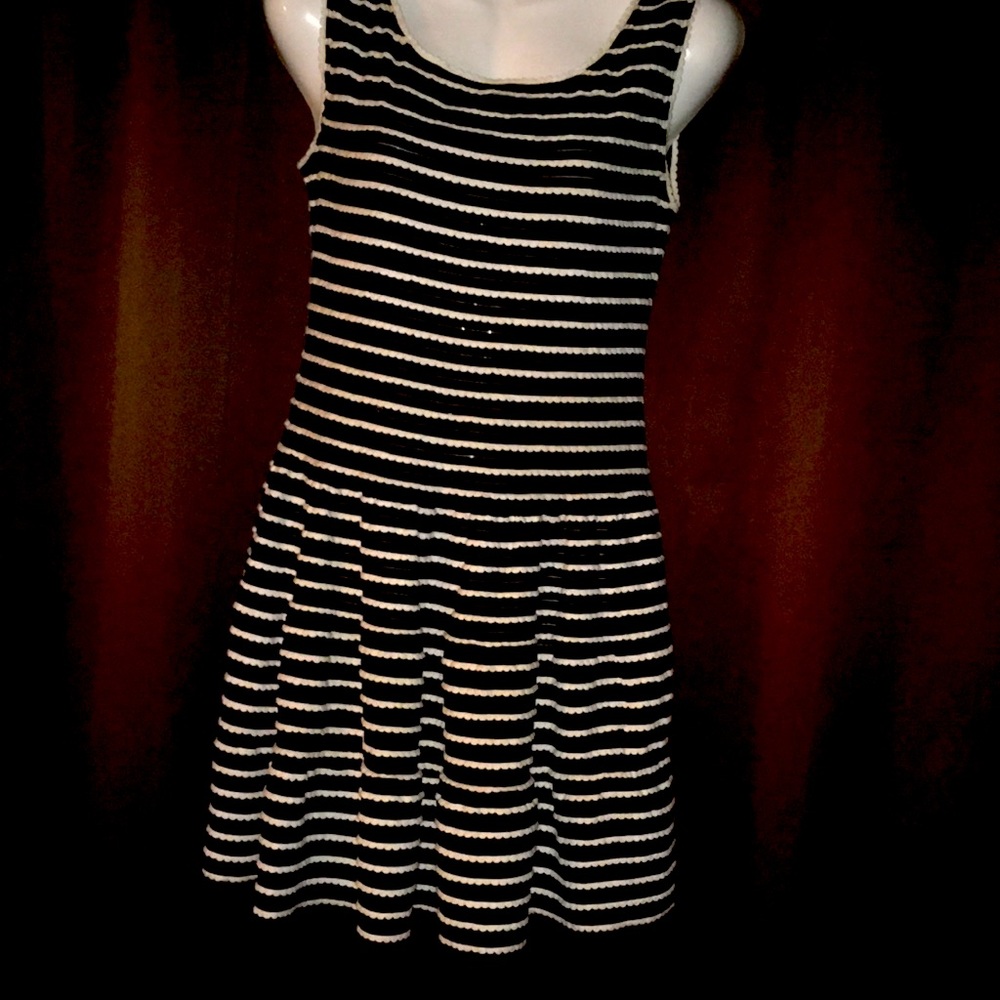 EUC MAX Studio Black and Cream Ribbed Dress
